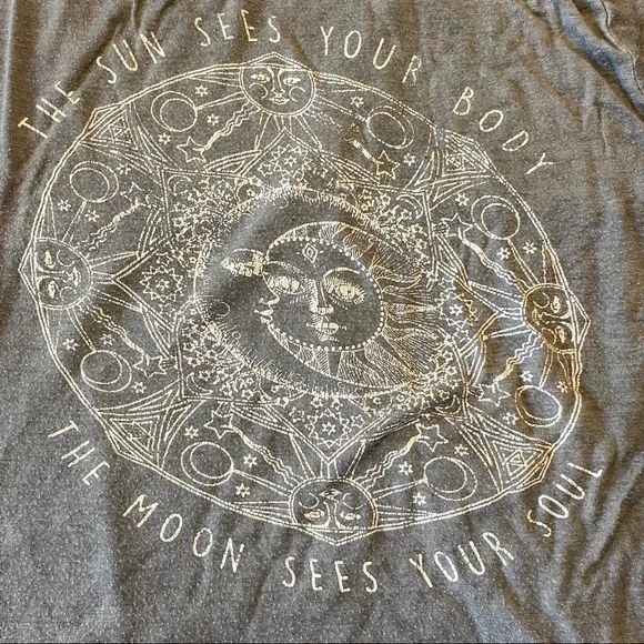 Grey cropped graphic tee medium - Picture 3 of 3